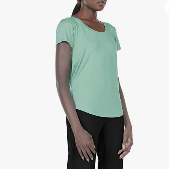 Velocity Gym Workout Open Back Top - Picture 3 of 10